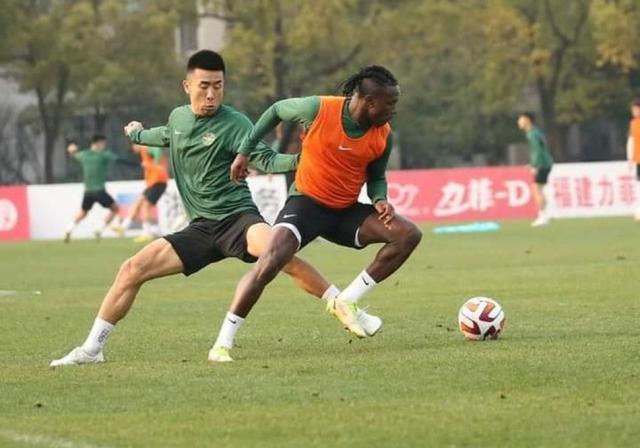 凤凰体育平台-浙江新援：拒绝法甲选择回中国 不担心国家队前程